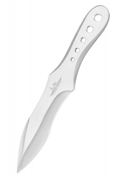 Das Bild zeigt ein kleines Wurfmesser der Marke Gil Hibben. Das Messer besteht aus Edelstahl und hat eine gebogene Klinge mit mehreren runden Löchern im Griffteil zur Gewichtsreduzierung und Balance. Es handelt sich um ein Set mit drei identischen Me