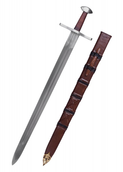 Schwert der späten Wikingerzeit mit Scheide. Das Schwert besitzt eine lange, gerade Klinge und einen Leder umwickelten Griff. Die Scheide ist aus braunem Leder mit komplizierten Riemenverzierungen und goldenen Akzenten gefertigt.