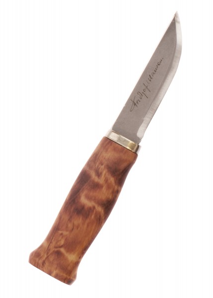 Das Feststehende Messer Nansen von Brusletto verfügt über eine elegante Klinge mit einer feinen Gravur und einem robusten Griff aus schön gemasertem Holz. Der Kontrast zwischen der silbernen Klinge und dem wärmeren Holzgriff verleiht dem Messer eine 