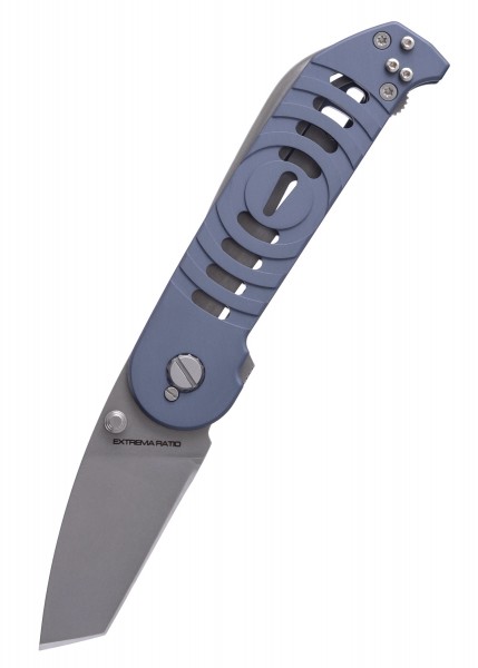 Das Extrema Ratio BF2 V ist ein robustes Taschenmesser mit einer eleganten grauen Klinge und einem detaillierten blauen Griff. Perfekt für den täglichen Gebrauch oder Outdoor-Aktivitäten, bietet es sowohl Stil als auch Funktionalität.