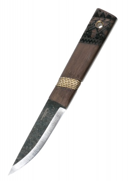 Das Indigenous Puukko Knife von Condor ist ein traditionelles Messer mit einer Klinge aus hochwertigem Stahl und einem Griff aus edlem Holz. Der Griff ist mit feinen Gravuren und einer dekorativen Schnur umwickelt. Ideal für Outdoor-Aktivitäten und H