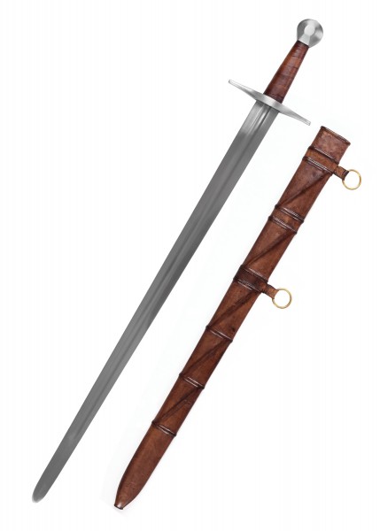 Ein mittelalterliches Schwert des 12. Jahrhunderts mit brauner Lederscheide. Der Griff besteht aus Holz und ist mit braunem Leder umwickelt. Der Schwertknauf und die Parierstange sind aus Metall gefertigt.
