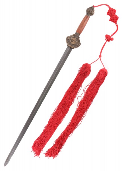 Das Bild zeigt ein Jian aus Damaststahl mit kunstvollen Verzierungen am Griff und einer roten Quaste. Die Klinge ist elegant geformt und die Details im Design vermitteln traditionelle Handwerkskunst.